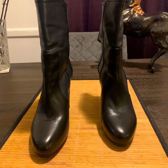 HP💎- Balenciaga Two Toned Black Leather Boots - Picture 4 of 13